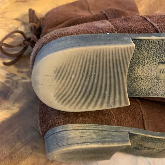 Suede Moccasin style booties - Picture 5 of 7